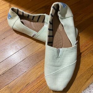 Mint Tom’s size 8.5
